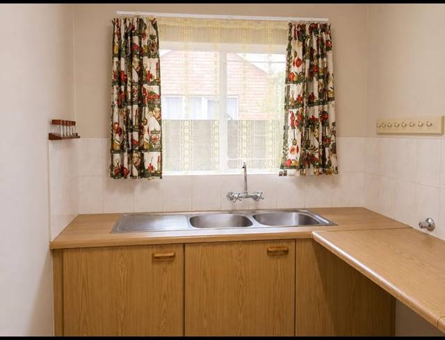 2 BEDROOM TOWNHOUSE FOR SALE IN ELDORAIGNE